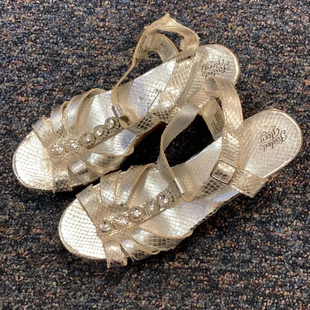 Faded Glory Silver sandals sz. 6